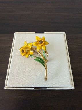 Vintage Hollywood Signed Yellow Enamel Daffodil Flower Brooch Gold Tone Crystal